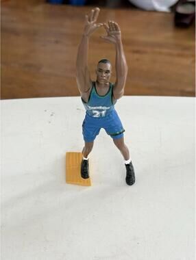 1998 LOOSE STARTING LINEUP SLU FIGURE KEVIN GARNETT MINNESOTA TIMBERWOLVES